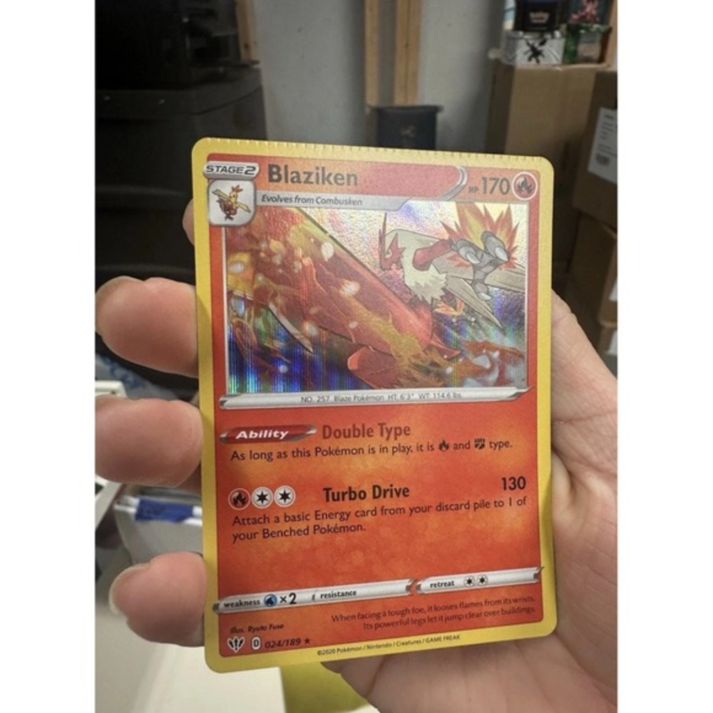 Blaziken 024/189 CRIMP ERROR!! SEE PICS! Swsh03: Darkness‎ Ablaze Holo LP-Nm